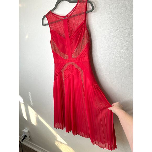 BCBGMAXAZRIA Raya Red Sleeveless Chevron Pleated Lace Dress 6 - Picture 4 of 16